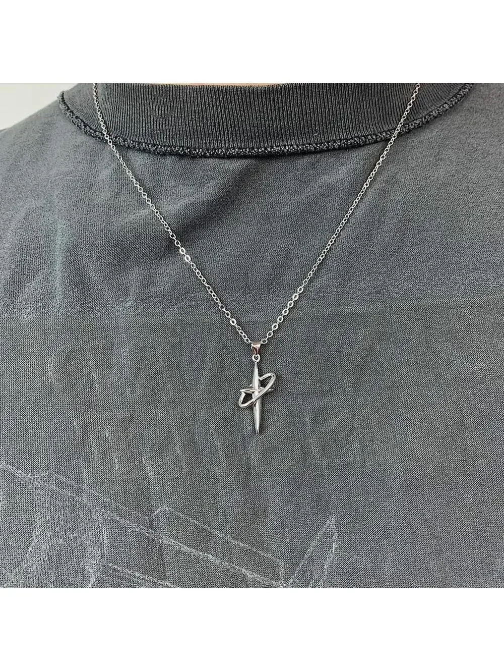 Cyber Y2k 2000s Vintage Style silver star ring style necklace. Cool design